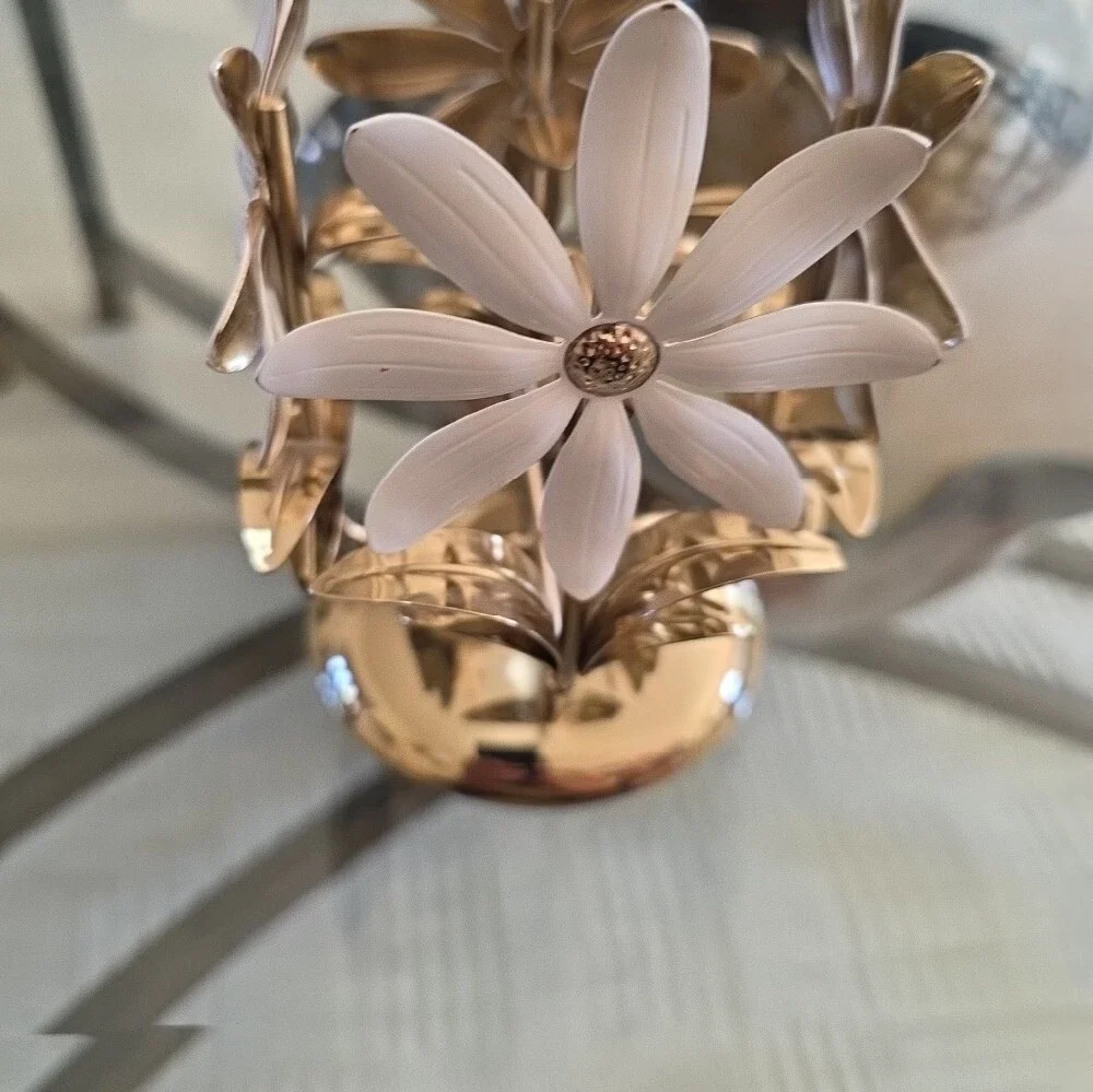 BATH & BODY WORKS Candle Holder White Daisy Gold Pedestal Metal. - Picture 4 of 6